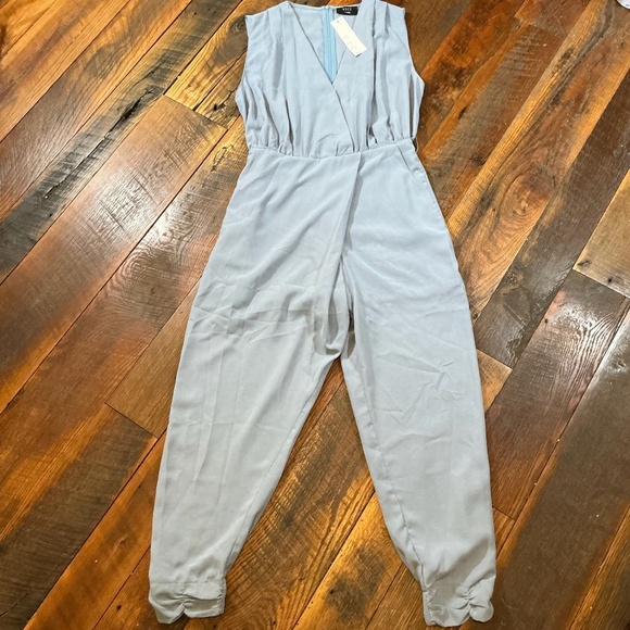 Vici Skyler Pocketed Drape Jumpsuit Blue Size Medium NWT - Picture 1 of 7